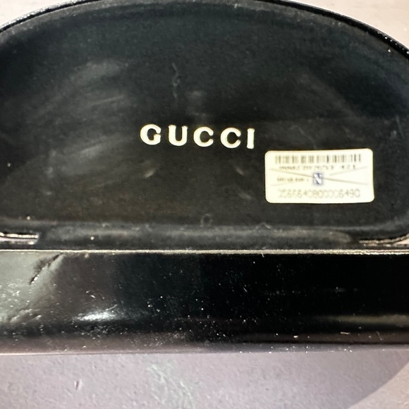 Gucci black sunglasses (need to be fixed) - Picture 8 of 8